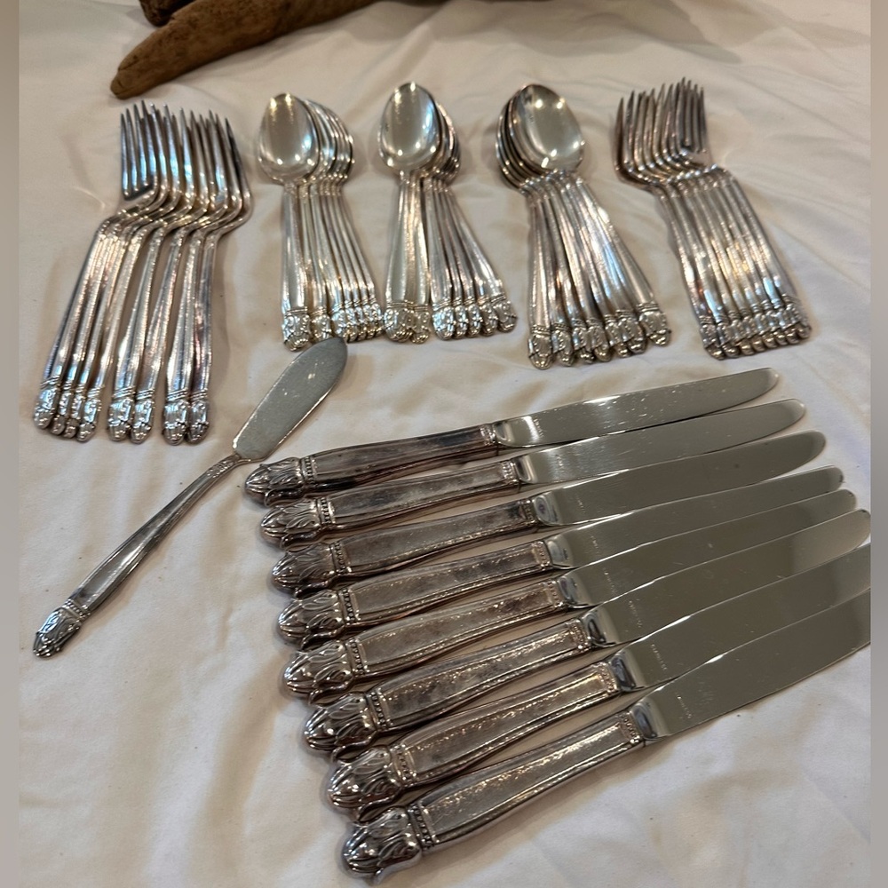 48 Pcs Holmes & Edwards in the "1938 Danish Princess" pattern.